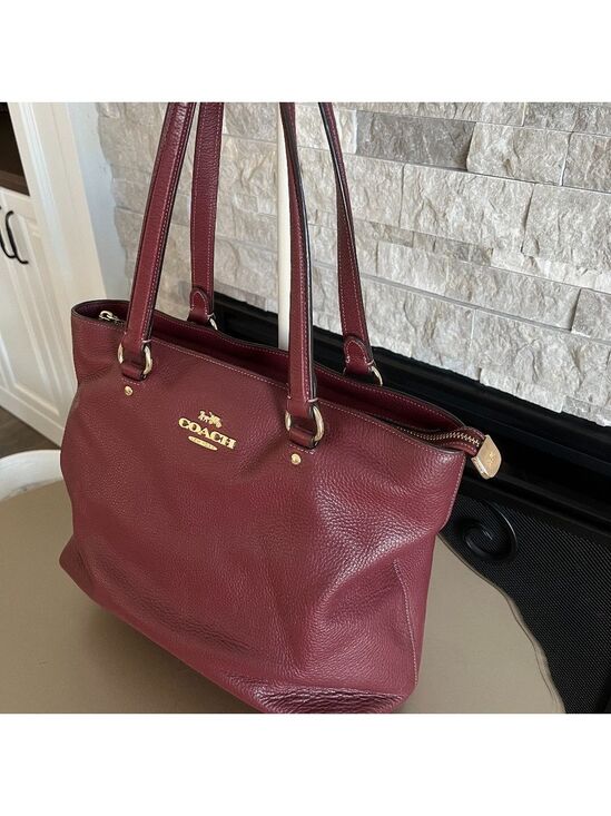 Coach Handbags - Vintage Leather Coach Handbag